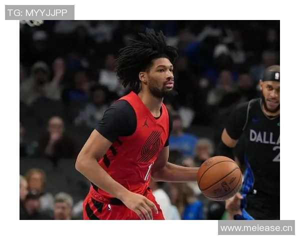 浓眉挡拆展现强大防守弗拉格精准三分助攻球队逆转局势