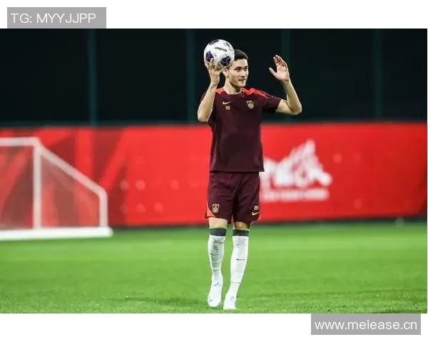 拜合拉木启程新疆飞往深圳随后直奔肇庆加入U22国足集训